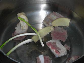 咸排鳝鱼鸭血汤怎么做，咸排鳝鱼鸭血汤怎么做好吃，咸排鳝鱼鸭血汤做法