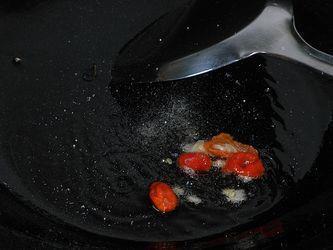 咸排鳝鱼鸭血汤怎么做，咸排鳝鱼鸭血汤怎么做好吃，咸排鳝鱼鸭血汤做法