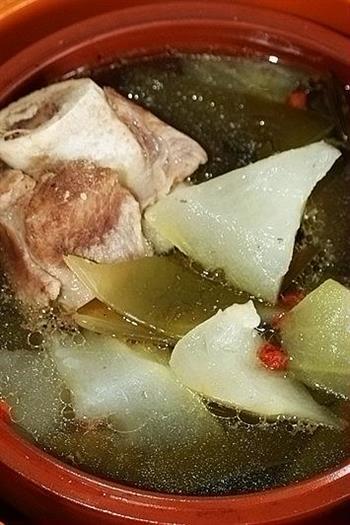 夏天健康喝汤-裙带冬瓜大骨汤怎么做，夏天健康喝汤-裙带冬瓜大骨汤怎么做好吃，夏天健康喝汤-裙带冬瓜大骨汤做法