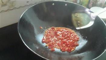 湘味黄焖酸辣鲤鱼怎么做，湘味黄焖酸辣鲤鱼怎么做好吃，湘味黄焖酸辣鲤鱼做法