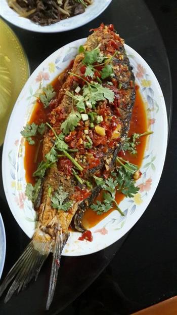 湘味黄焖酸辣鲤鱼怎么做，湘味黄焖酸辣鲤鱼怎么做好吃，湘味黄焖酸辣鲤鱼做法