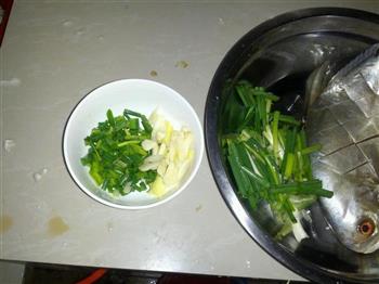 红烧鲳鱼怎么做，红烧鲳鱼怎么做好吃，红烧鲳鱼做法