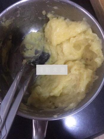 土豆虾泥饼怎么做，土豆虾泥饼怎么做好吃，土豆虾泥饼做法