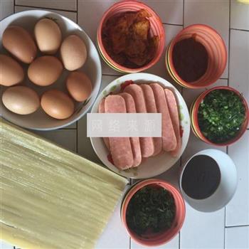 自制烤冷面怎么做，自制烤冷面怎么做好吃，自制烤冷面做法