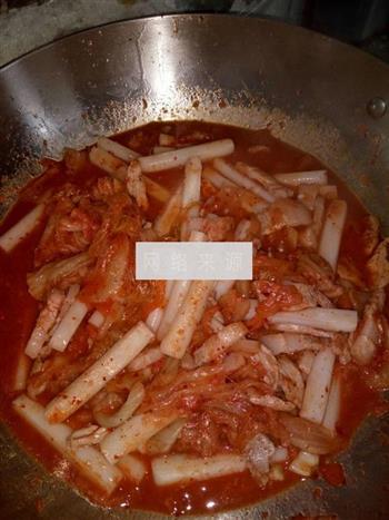 辣白菜炒年糕怎么做，辣白菜炒年糕怎么做好吃，辣白菜炒年糕做法
