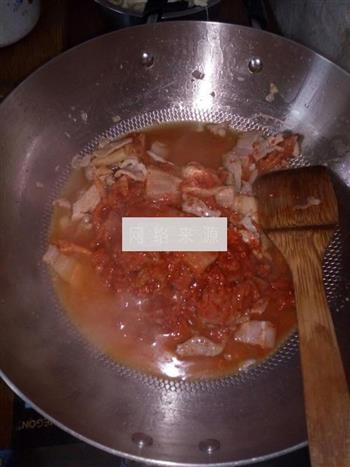 辣白菜炒年糕怎么做，辣白菜炒年糕怎么做好吃，辣白菜炒年糕做法
