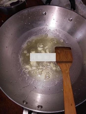 辣白菜炒年糕怎么做，辣白菜炒年糕怎么做好吃，辣白菜炒年糕做法