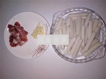 辣白菜炒年糕怎么做，辣白菜炒年糕怎么做好吃，辣白菜炒年糕做法