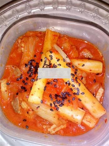 辣白菜炒年糕怎么做，辣白菜炒年糕怎么做好吃，辣白菜炒年糕做法
