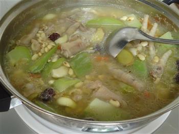 佛手瓜黄豆鸡脚汤怎么做，佛手瓜黄豆鸡脚汤怎么做好吃，佛手瓜黄豆鸡脚汤做法