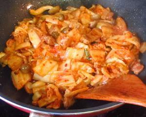 黑豆系列-黑豆腐泡菜锅怎么做，黑豆系列-黑豆腐泡菜锅怎么做好吃，黑豆系列-黑豆腐泡菜锅做法