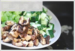 酱爆蔬菜丁怎么做，酱爆蔬菜丁怎么做好吃，酱爆蔬菜丁做法