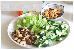 酱爆蔬菜丁怎么做，酱爆蔬菜丁怎么做好吃，酱爆蔬菜丁做法