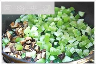 酱爆蔬菜丁怎么做，酱爆蔬菜丁怎么做好吃，酱爆蔬菜丁做法