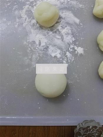 冰皮白豆沙月饼怎么做，冰皮白豆沙月饼怎么做好吃，冰皮白豆沙月饼做法