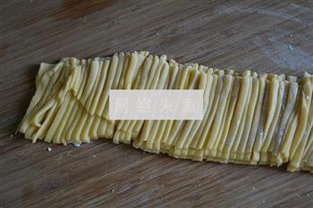 自制沙琪玛怎么做，自制沙琪玛怎么做好吃，自制沙琪玛做法