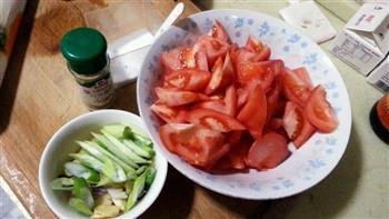 西红柿鱼火锅怎么做，西红柿鱼火锅怎么做好吃，西红柿鱼火锅做法