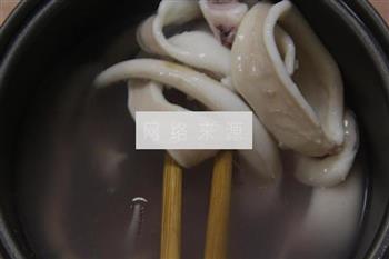 烤鱿鱼怎么做，烤鱿鱼怎么做好吃，烤鱿鱼做法