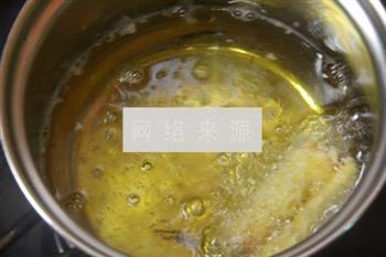 金黄油炸香酥卷怎么做，金黄油炸香酥卷怎么做好吃，金黄油炸香酥卷做法