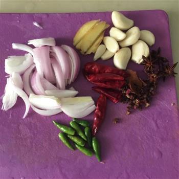 麻辣十三香龙虾球怎么做，麻辣十三香龙虾球怎么做好吃，麻辣十三香龙虾球做法