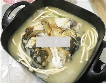 鱼头浓汤火锅怎么做，鱼头浓汤火锅怎么做好吃，鱼头浓汤火锅做法