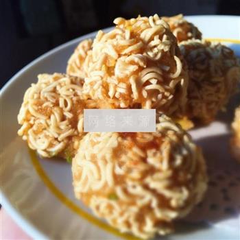 泡面土豆丸子怎么做，泡面土豆丸子怎么做好吃，泡面土豆丸子做法