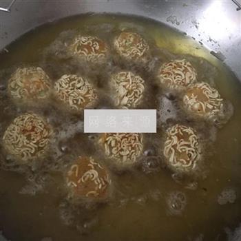 泡面土豆丸子怎么做，泡面土豆丸子怎么做好吃，泡面土豆丸子做法
