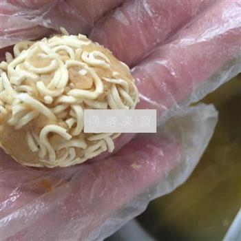 泡面土豆丸子怎么做，泡面土豆丸子怎么做好吃，泡面土豆丸子做法