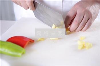 黄焖鸡米饭怎么做，黄焖鸡米饭怎么做好吃，黄焖鸡米饭做法