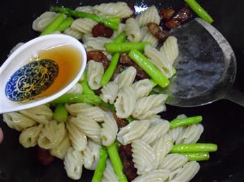 酱肉笋芦炒螺旋面怎么做，酱肉笋芦炒螺旋面怎么做好吃，酱肉笋芦炒螺旋面做法