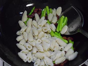 酱肉笋芦炒螺旋面怎么做，酱肉笋芦炒螺旋面怎么做好吃，酱肉笋芦炒螺旋面做法