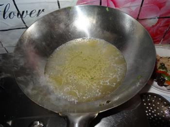 白肉酸菜火锅怎么做，白肉酸菜火锅怎么做好吃，白肉酸菜火锅做法