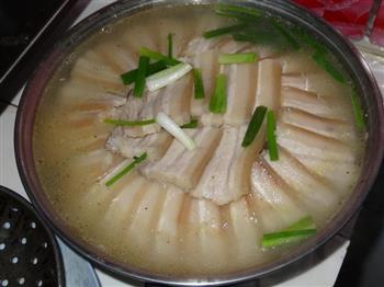 白肉酸菜火锅怎么做，白肉酸菜火锅怎么做好吃，白肉酸菜火锅做法