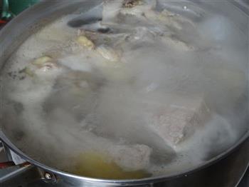 白肉酸菜火锅怎么做，白肉酸菜火锅怎么做好吃，白肉酸菜火锅做法