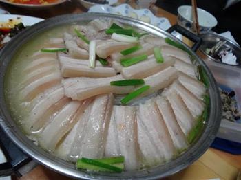 白肉酸菜火锅怎么做，白肉酸菜火锅怎么做好吃，白肉酸菜火锅做法