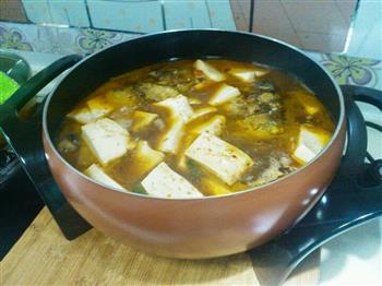鱼头炖豆腐怎么做，鱼头炖豆腐怎么做好吃，鱼头炖豆腐做法