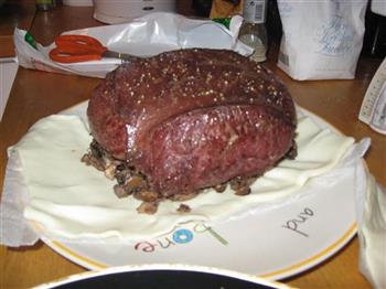 威灵顿烤牛肉怎么做，威灵顿烤牛肉怎么做好吃，威灵顿烤牛肉做法