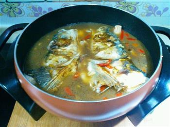 鱼头炖豆腐怎么做，鱼头炖豆腐怎么做好吃，鱼头炖豆腐做法