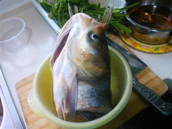鱼头炖豆腐怎么做，鱼头炖豆腐怎么做好吃，鱼头炖豆腐做法