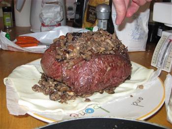 威灵顿烤牛肉怎么做，威灵顿烤牛肉怎么做好吃，威灵顿烤牛肉做法
