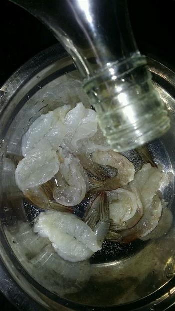 炸凤尾虾怎么做，炸凤尾虾怎么做好吃，炸凤尾虾做法