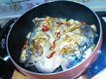 鱼头炖豆腐怎么做，鱼头炖豆腐怎么做好吃，鱼头炖豆腐做法