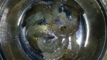 炸凤尾虾怎么做，炸凤尾虾怎么做好吃，炸凤尾虾做法