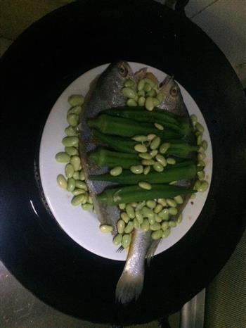 秋葵毛豆蒸黄鱼鲞怎么做，秋葵毛豆蒸黄鱼鲞怎么做好吃，秋葵毛豆蒸黄鱼鲞做法