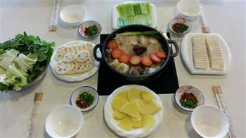 钵钵菜 玉米龙骨五花肉火锅怎么做，钵钵菜 玉米龙骨五花肉火锅怎么做好吃，钵钵菜 玉米龙骨五花肉火锅做法