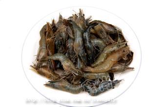 瑜黄蘑炒河虾怎么做，瑜黄蘑炒河虾怎么做好吃，瑜黄蘑炒河虾做法