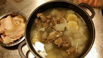 钵钵菜 玉米龙骨五花肉火锅怎么做，钵钵菜 玉米龙骨五花肉火锅怎么做好吃，钵钵菜 玉米龙骨五花肉火锅做法