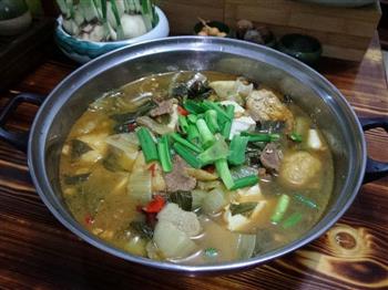 家乡味-咸菜牛肉火锅怎么做，家乡味-咸菜牛肉火锅怎么做好吃，家乡味-咸菜牛肉火锅做法