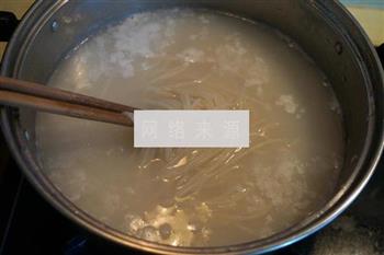 肉丝包菜炒米粉怎么做，肉丝包菜炒米粉怎么做好吃，肉丝包菜炒米粉做法