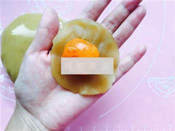 广式蛋黄月饼怎么做，广式蛋黄月饼怎么做好吃，广式蛋黄月饼做法